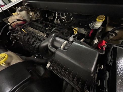 Used 2016 Dodge Journey SE w/ Flexible Seating Group image 10