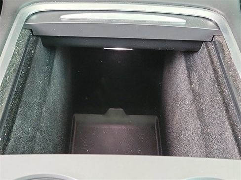 Used 2022 Tesla Model Y Performance image 13