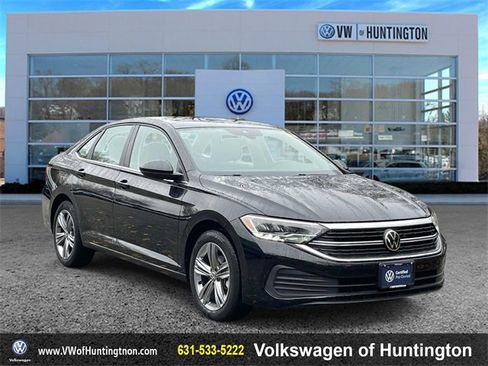 Certified 2022 Volkswagen Jetta SE image 1