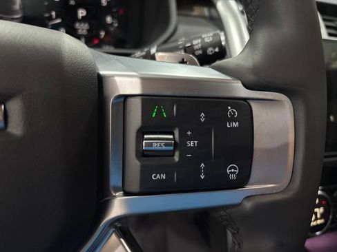 Used 2024 Land Rover Discovery Dynamic SE AWD/4WD image 22
