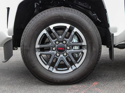 Used 2024 Toyota Tacoma TRD Sport w/ TRD Sport Premium Package AWD/4WD image 11