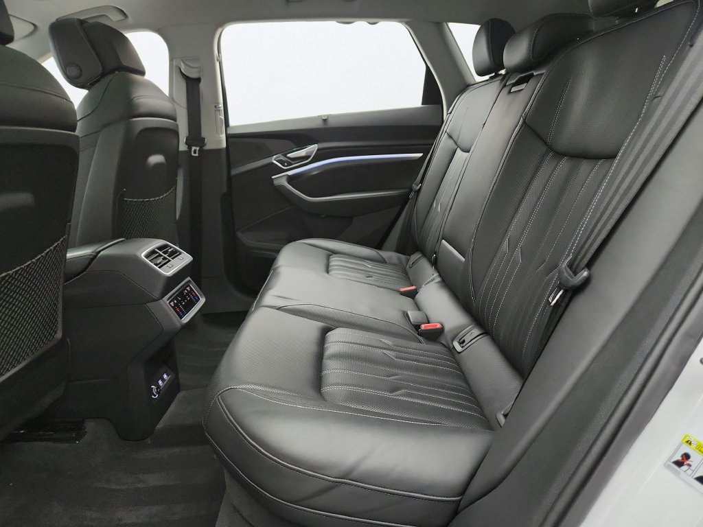 Used 2019 Audi e-tron Prestige w/ Prestige Package AWD/4WD image 25