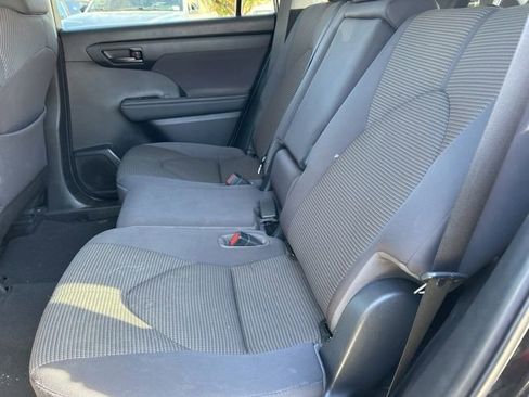 Certified 2023 Toyota Highlander LE image 9