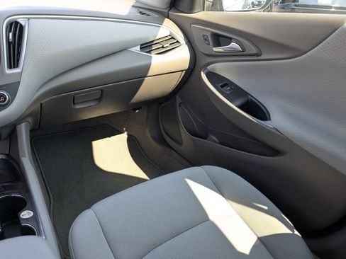 Used 2025 Chevrolet Malibu LT FWD image 18