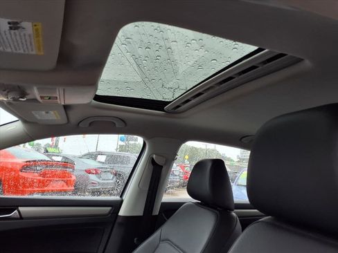 Used 2021 Volkswagen Passat 2.0T SE image 19