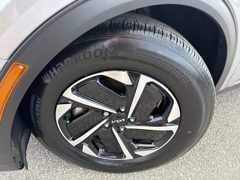 Used 2023 Kia Sportage LX image 10