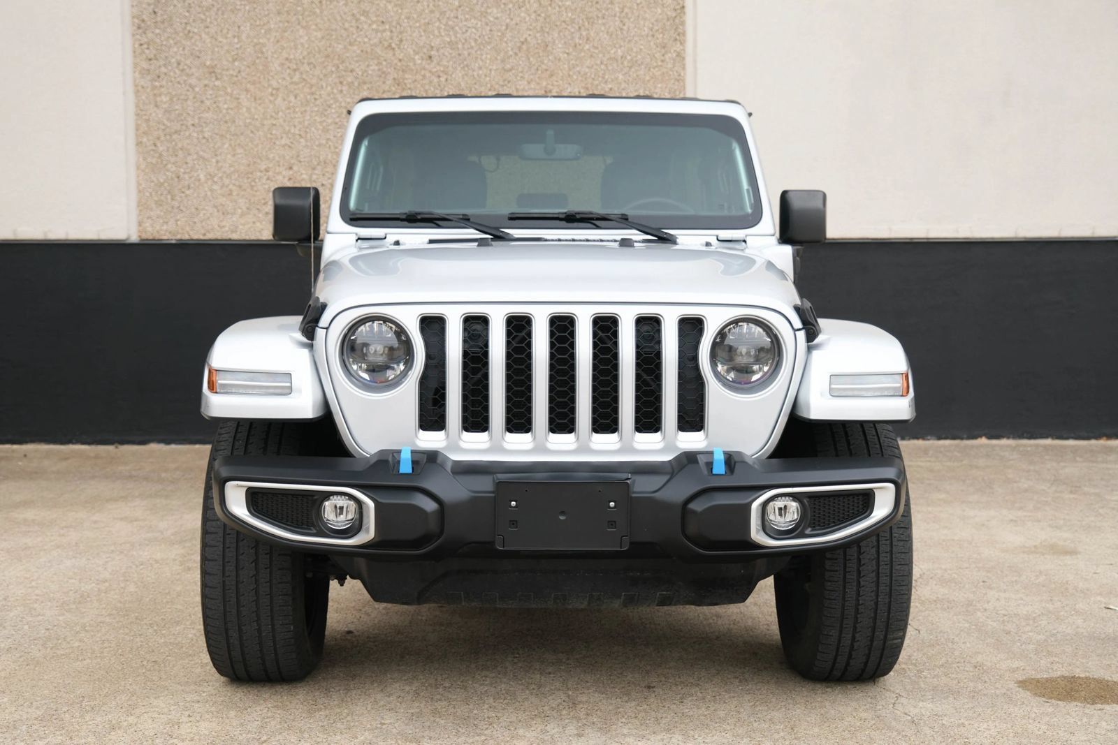 Used 2023 Jeep Wrangler Unlimited Sahara AWD/4WD image 2