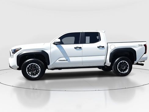 Certified 2025 Toyota Tacoma TRD Off-Road AWD/4WD image 8