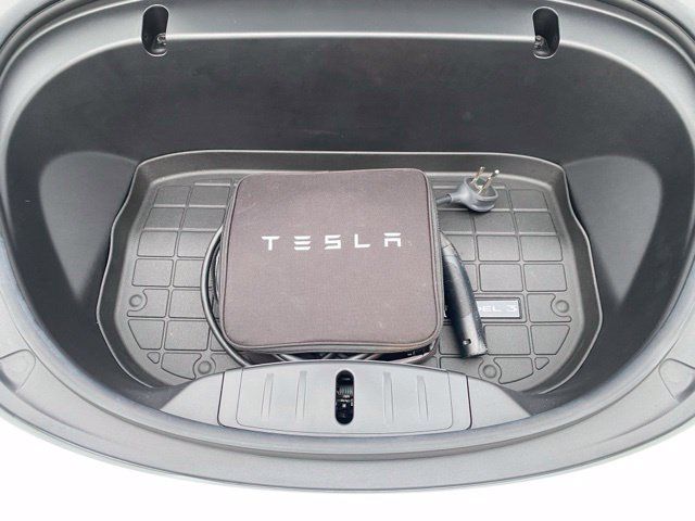 Used 2020 Tesla Model 3 Standard Range Plus RWD image 9