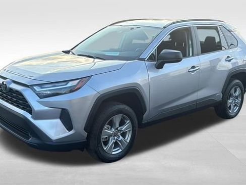 Used 2025 Toyota RAV4 LE AWD/4WD image 3
