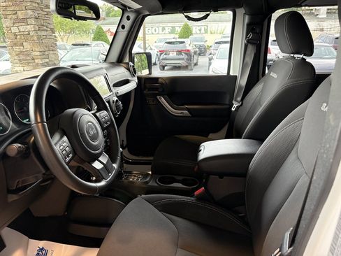 Used 2018 Jeep Wrangler Unlimited Sahara w/ Connectivity Group AWD/4WD image 23