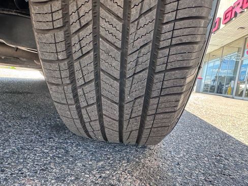 Used 2024 Chrysler Pacifica Limited FWD image 48