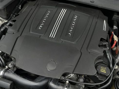 Used 2014 Jaguar XJ image 39