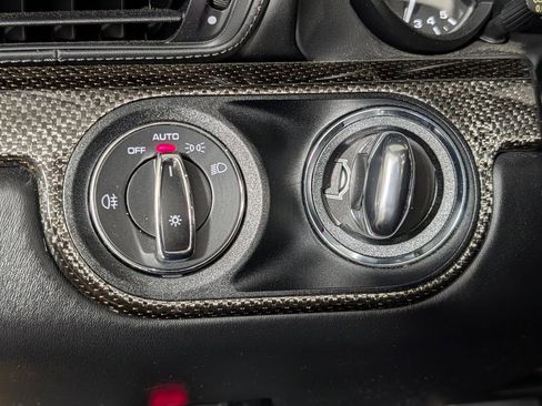 Used 2019 Porsche 911 Turbo S image 34