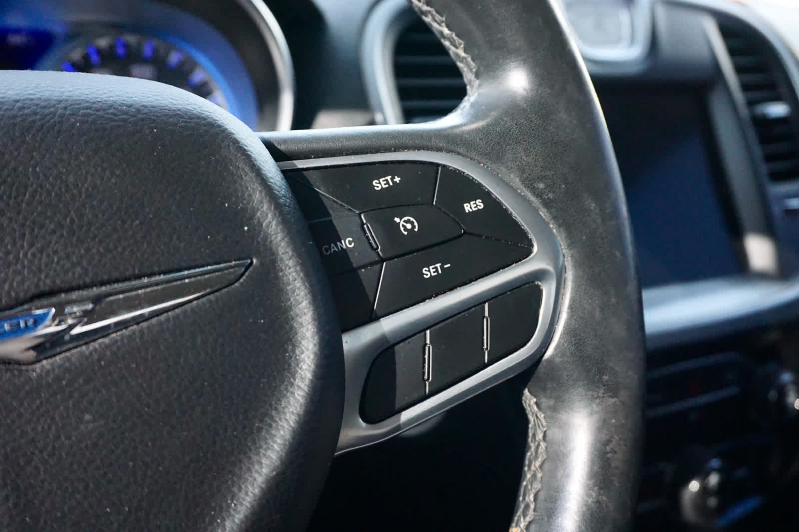 Used 2019 Chrysler 300 Touring w/ Chrome Appearance Package RWD image 16