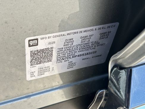 Used 2025 Chevrolet Equinox EV LT w/ Convenience Package image 34