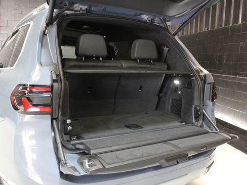 Used 2024 BMW X7 xDrive40i w/ Climate Comfort Package image 89