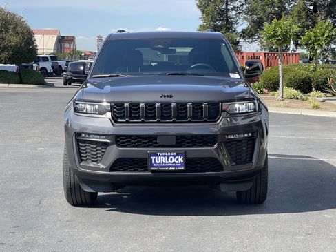 New 2026 Jeep Grand Cherokee Limited w/ Limited Altitude Package AWD/4WD image 6