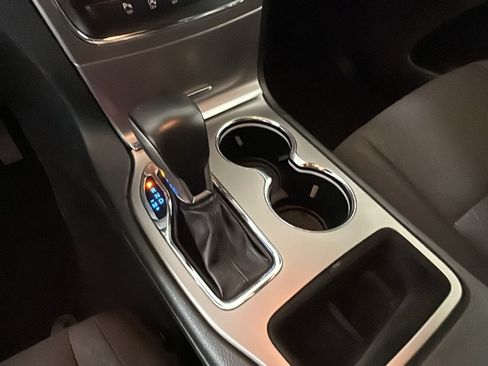 Used 2019 Jeep Grand Cherokee Laredo AWD/4WD image 24