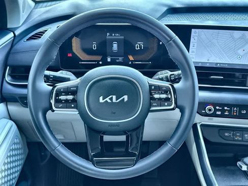 Certified 2025 Kia Carnival EX FWD image 15