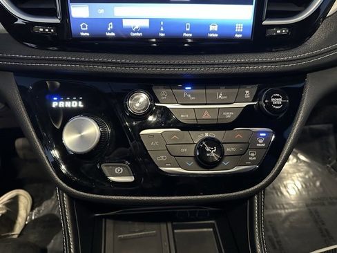 Used 2023 Chrysler Pacifica Limited w/ S Appearance Package image 30
