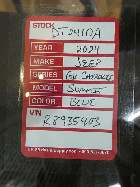 Used 2024 Jeep Grand Cherokee Summit w/ Luxury Tech Group V AWD/4WD image 35