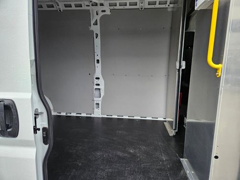 Used 2025 RAM ProMaster 2500 w/ Convenience Group image 14