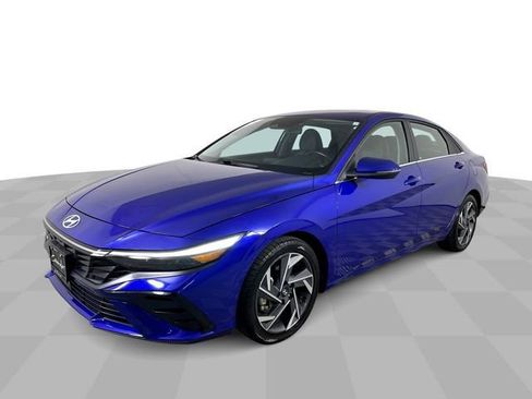 Used 2025 Hyundai Elantra Limited FWD image 4