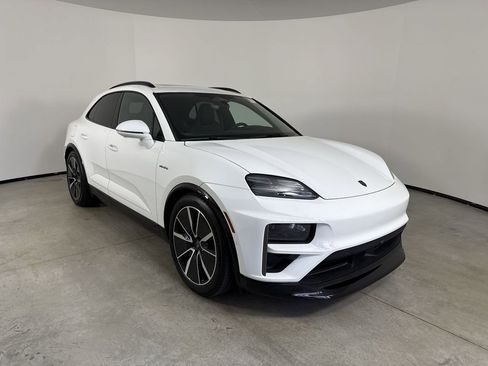 Certified 2025 Porsche Macan Turbo Electric AWD/4WD image 9