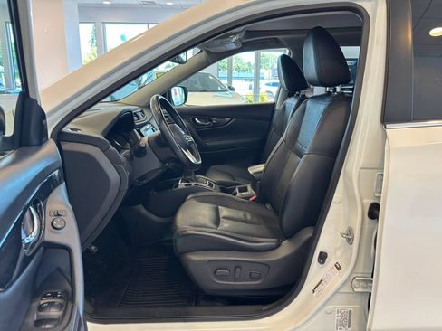 Used 2017 Nissan Rogue SL w/ SL Premium Package AWD/4WD image 14