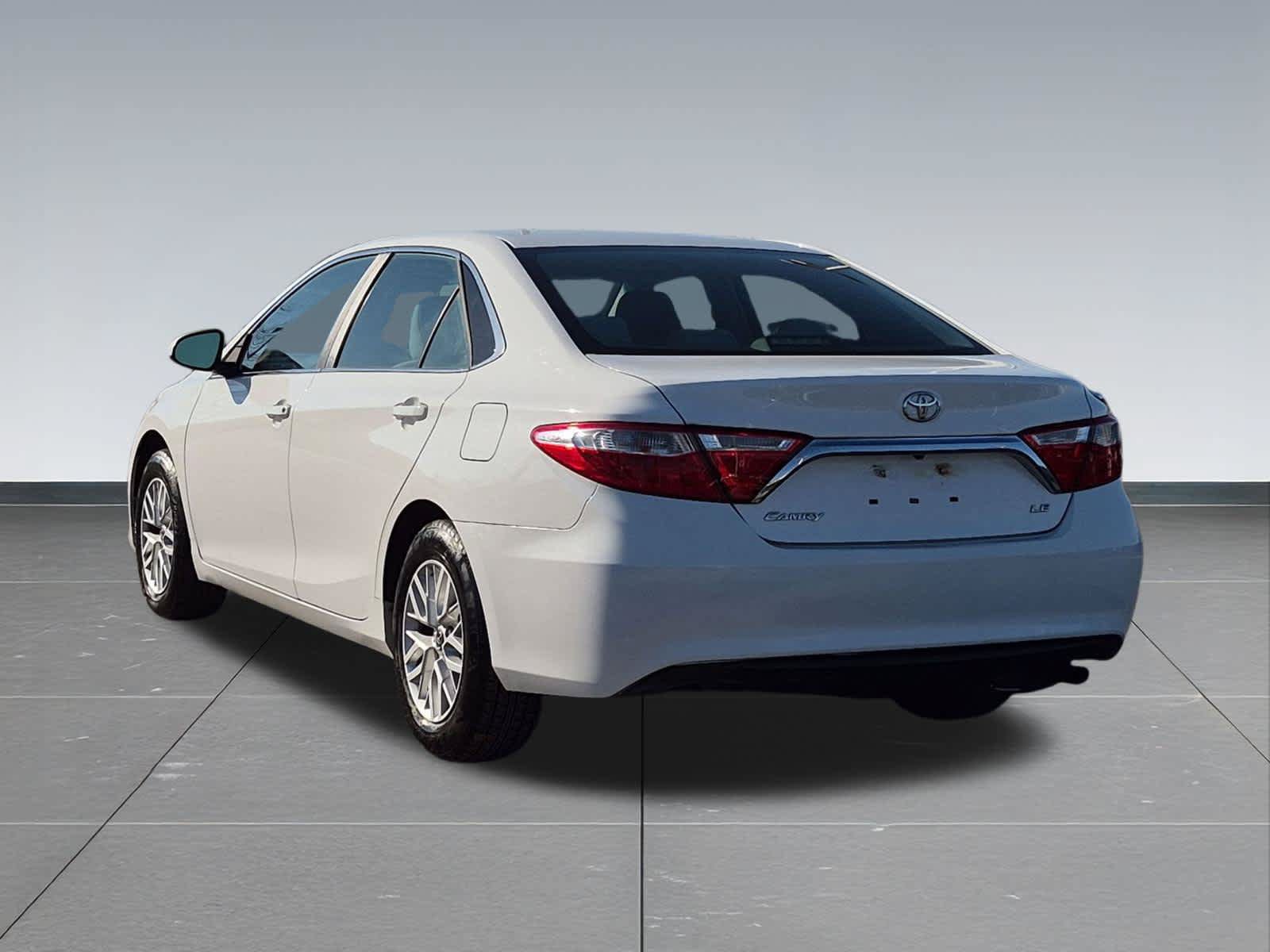 Used 2016 Toyota Camry LE FWD image 4