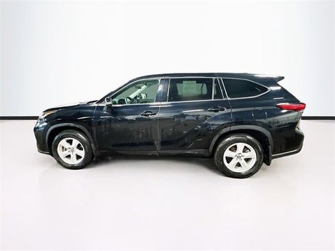 Used 2022 Toyota Highlander L image 4