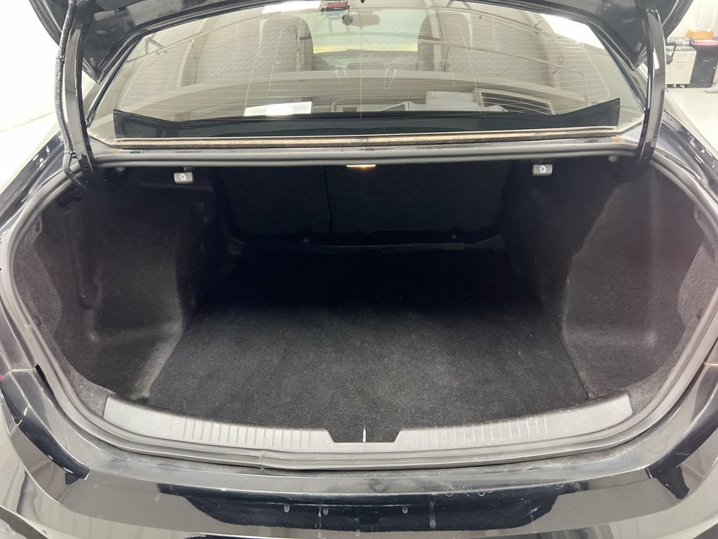 Used 2022 Chevrolet Malibu LT FWD image 23