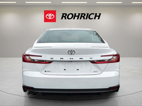 Used 2025 Toyota Camry SE FWD image 7