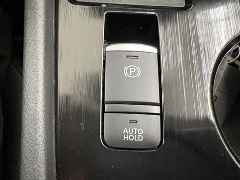 Used 2025 Nissan Rogue SV w/ SV Premium Package FWD image 18