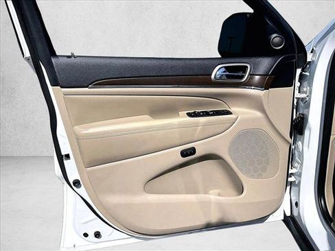 Used 2017 Jeep Grand Cherokee Limited RWD image 17