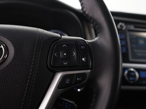 Used 2019 Toyota Highlander XLE AWD/4WD image 28