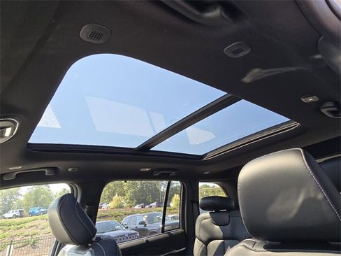 New 2025 Jeep Grand Cherokee Limited w/ Luxury Tech Group II image 9