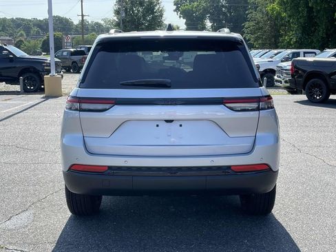 New 2025 Jeep Grand Cherokee Altitude image 7