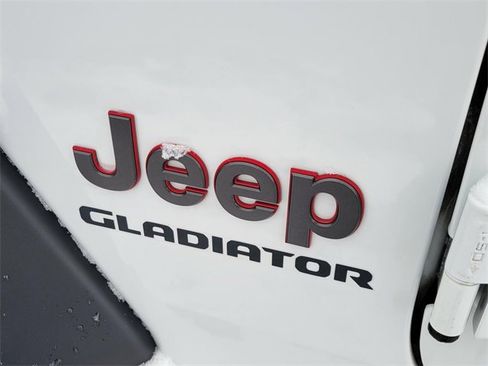 Used 2020 Jeep Gladiator Rubicon w/ Advanced Safety Group image 12