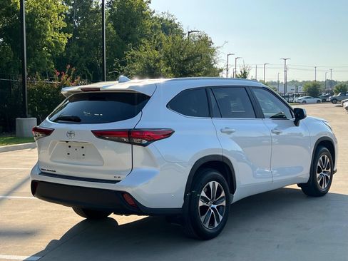 Used 2023 Toyota Highlander XLE FWD image 12