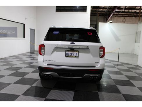 Used 2020 Ford Explorer Platinum w/ Premium Technology Package image 5