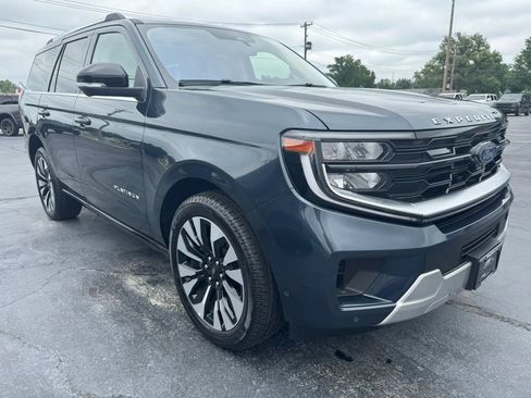 Used 2025 Ford Expedition Platinum w/ Driver's Package AWD/4WD image 18