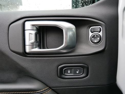 Used 2024 Jeep Wrangler Unlimited Sahara AWD/4WD image 13