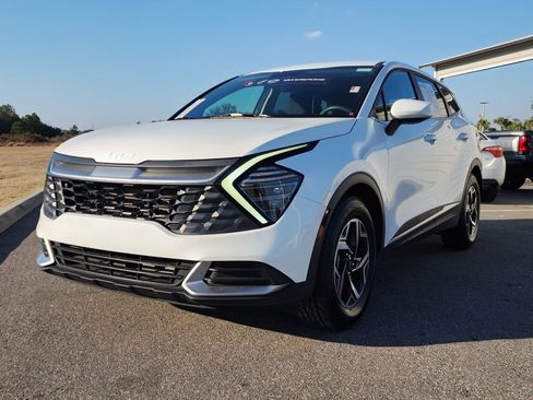 Used 2024 Kia Sportage LX image 9