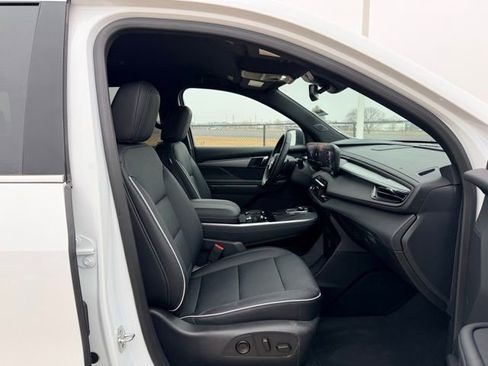 Certified 2025 Buick Enclave Preferred image 10