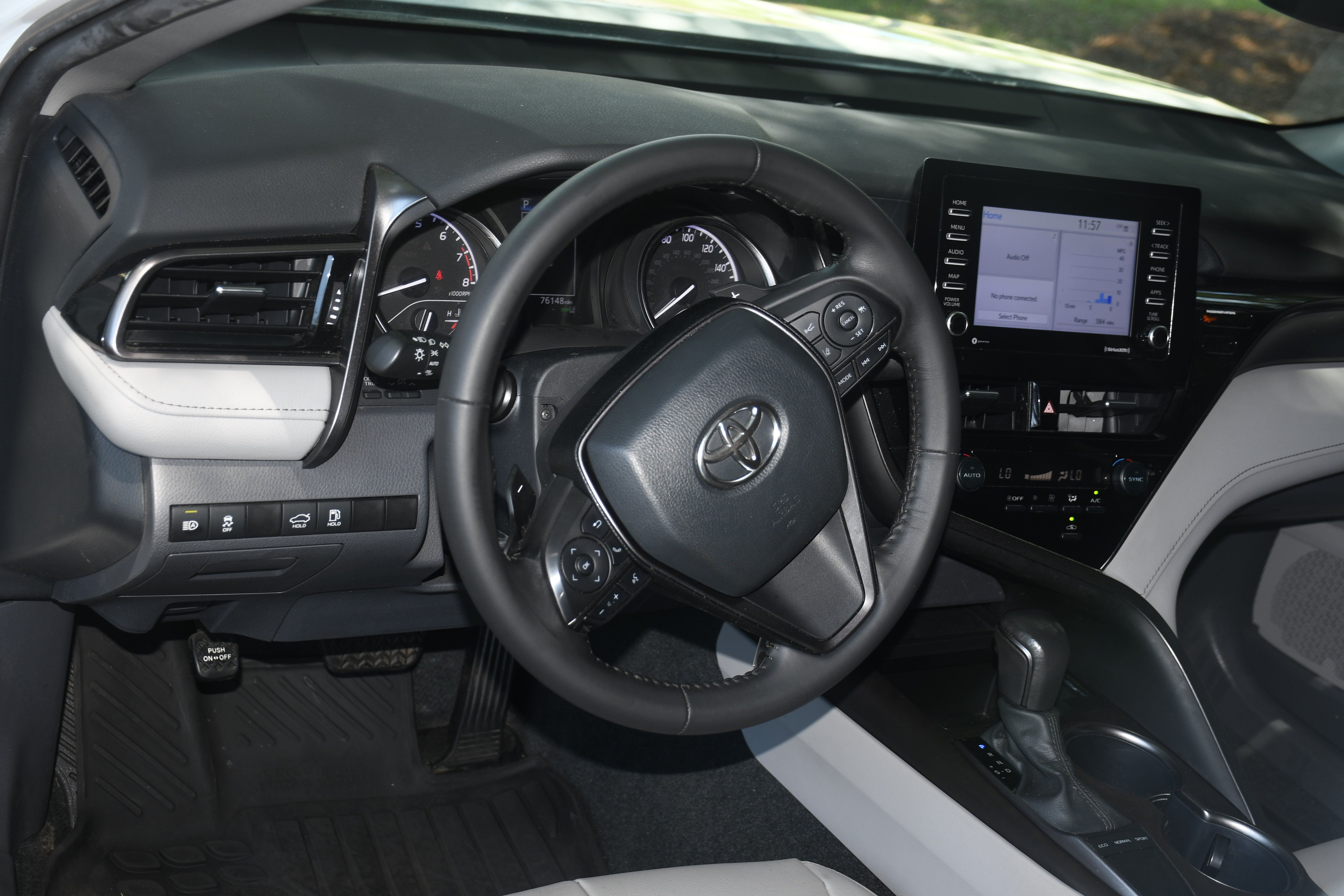 Used 2024 Toyota Camry SE FWD image 8