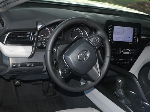 Used 2024 Toyota Camry SE FWD image 8