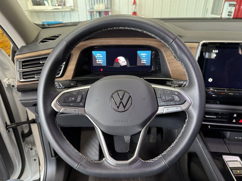 Used 2024 Volkswagen Atlas SE AWD/4WD image 7