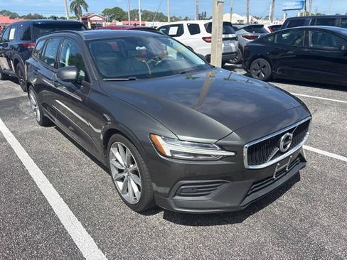 Used 2020 Volvo V60 T5 Momentum FWD image 7